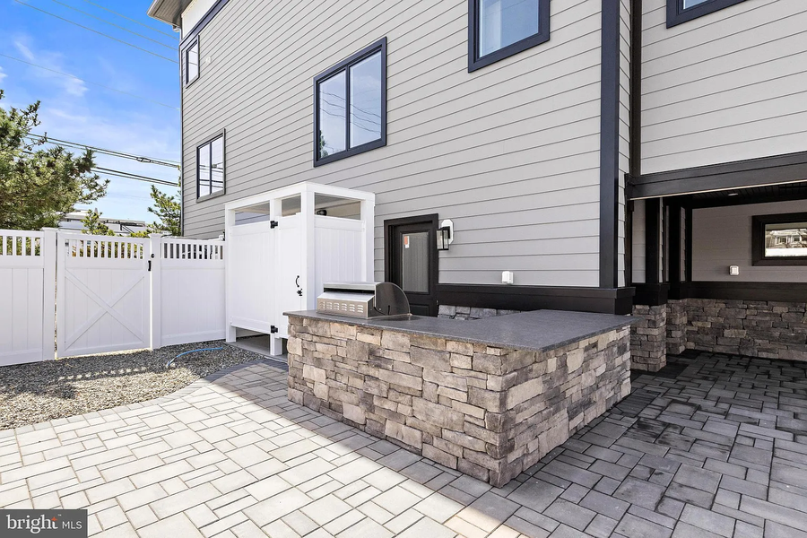 An outdoor kitchen