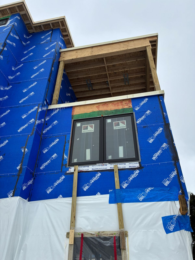 Windows set and flashed in the weather barrier