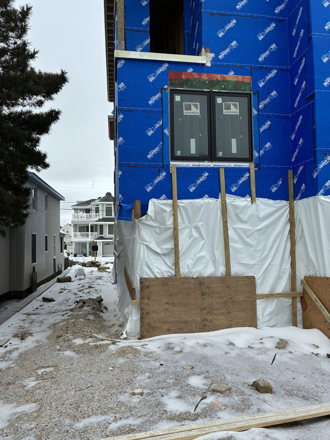 Windows framed and flashed on the middle level