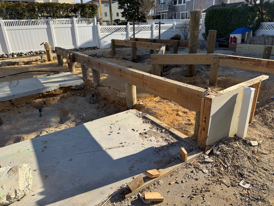 Girders set on the new pilings